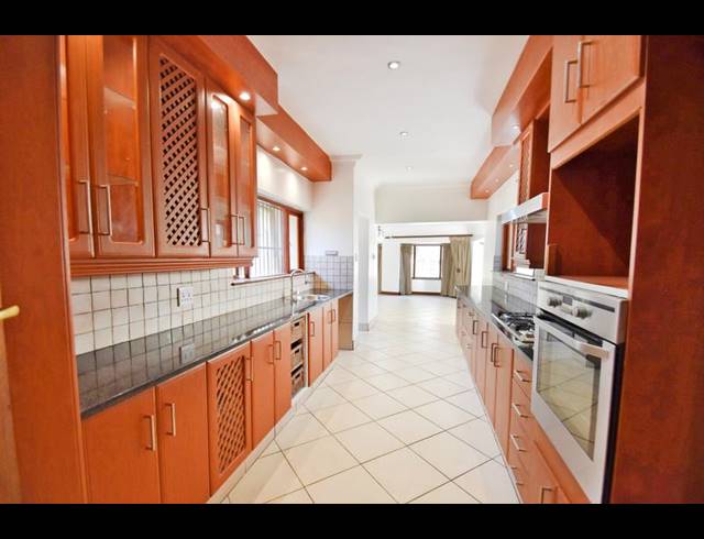 5 BEDROOM PROPERTY TO RENT IN BRYANSTON